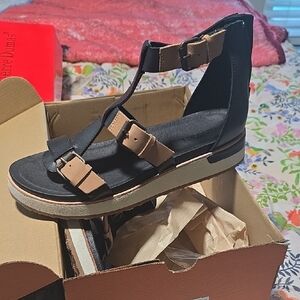 Merrell Black and Tan Women's Sandals